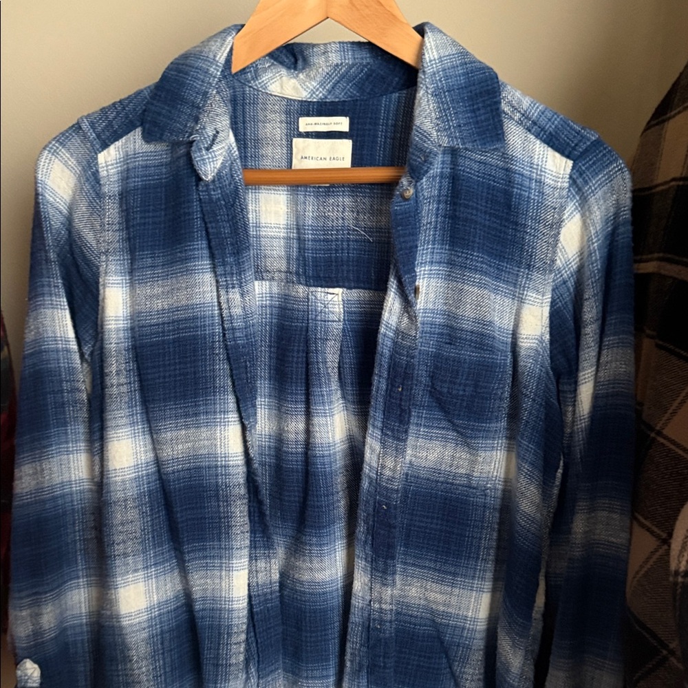 American Eagle Blue Plaid Shirt Button Up